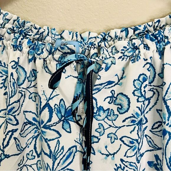 CeCe Women’s Tops Size XL Blue and White Floral Blouse - Picture 5 of 10
